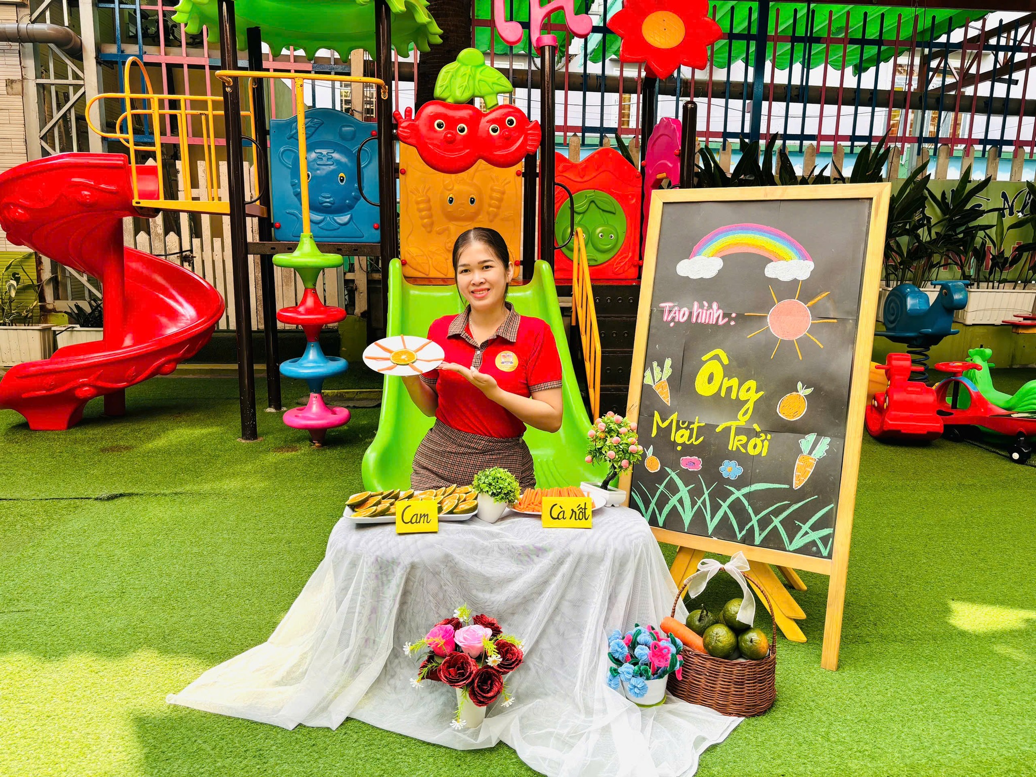 HOẠT ĐỘNG STEAM - BÉ TẠO HÌNH ÔNG MẶT TRỜI TỪ QUẢ CAM VÀ CỦ CÀ RỐT